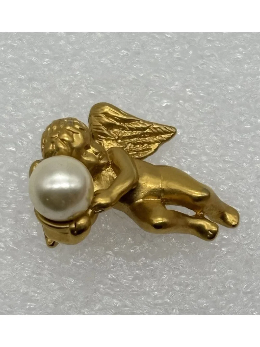 Vintage Avon Angel Cherub Holding Faux Pearl Lapel Pin Matte Gold Tone 3D Signed